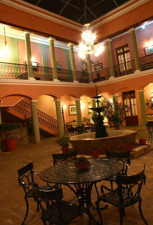Capital Plaza Hotel Sucre Exterior photo