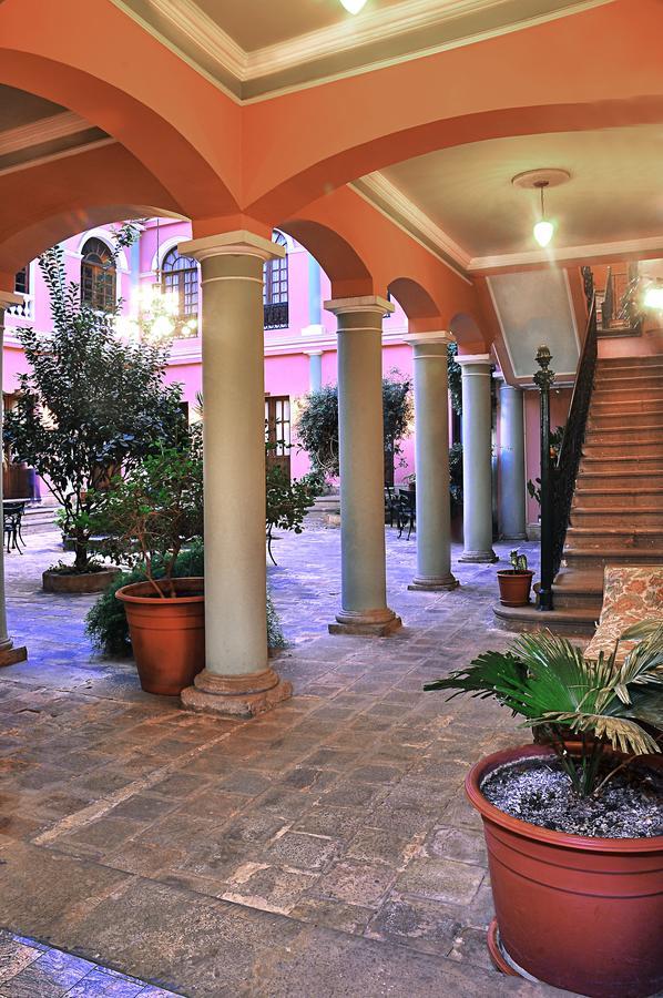 Capital Plaza Hotel Sucre Exterior photo