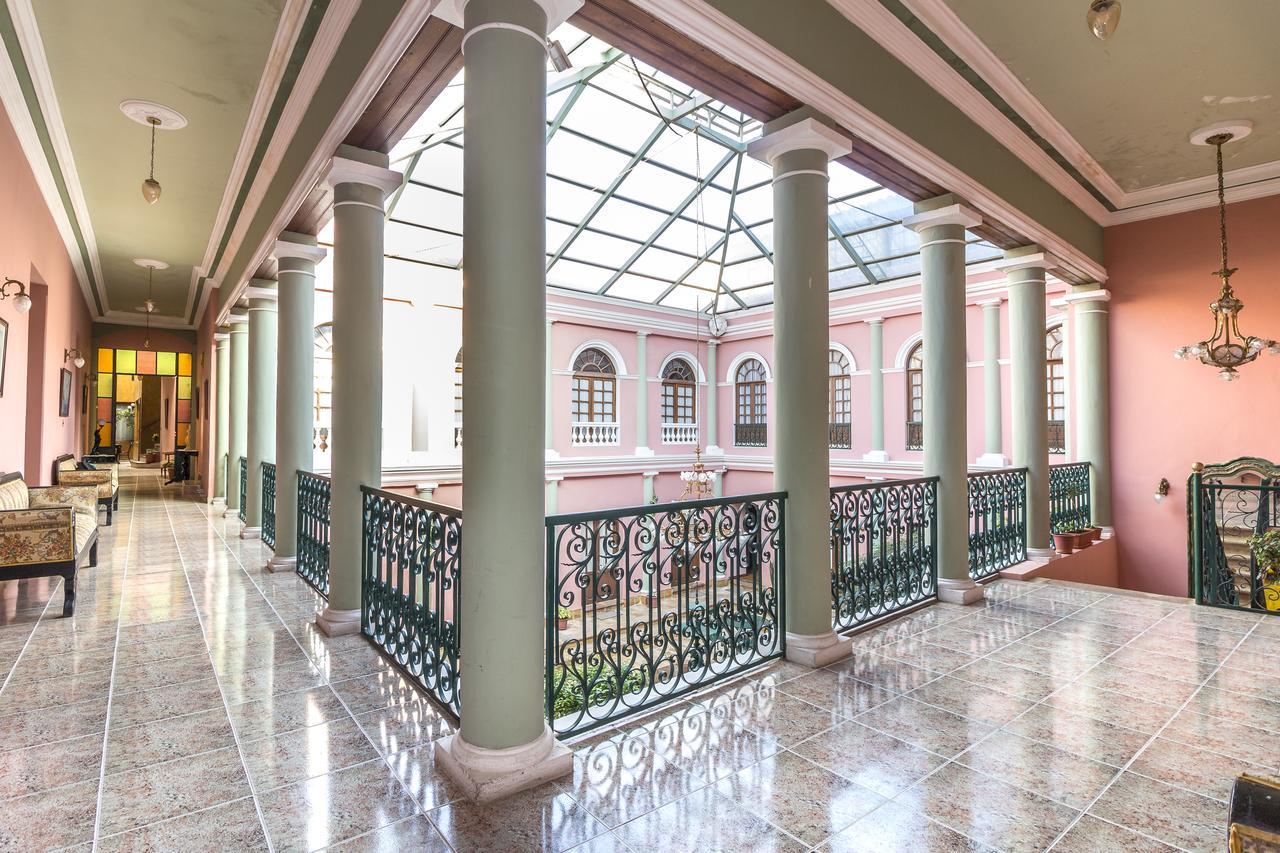 Capital Plaza Hotel Sucre Exterior photo